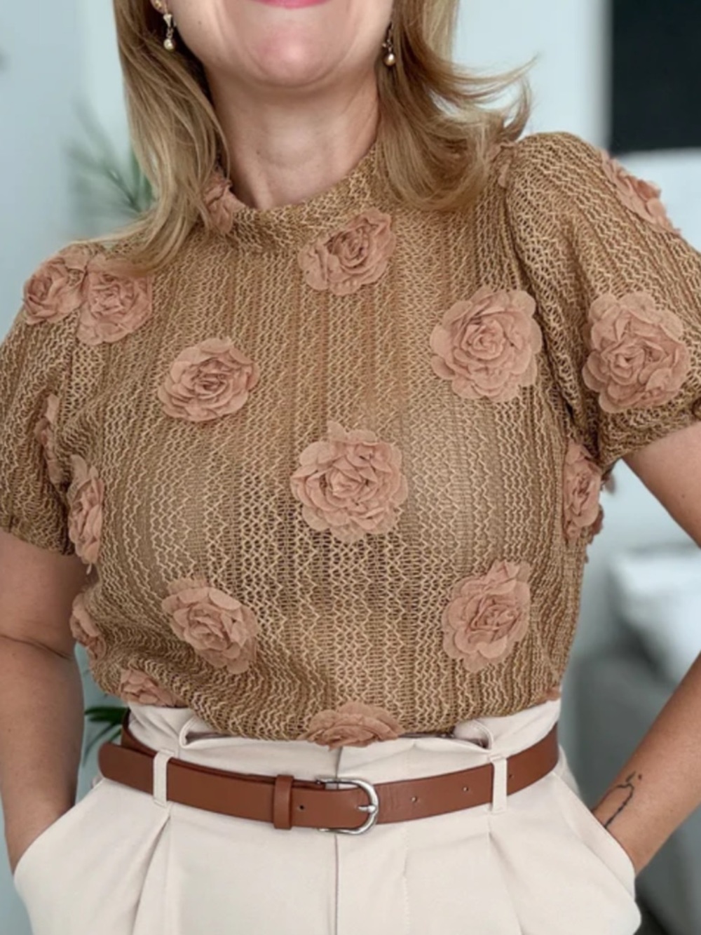 NWT DARLING BOUTIQUE BRAND SUMMER FLOWER SHIRT IN SIZE LARGE.